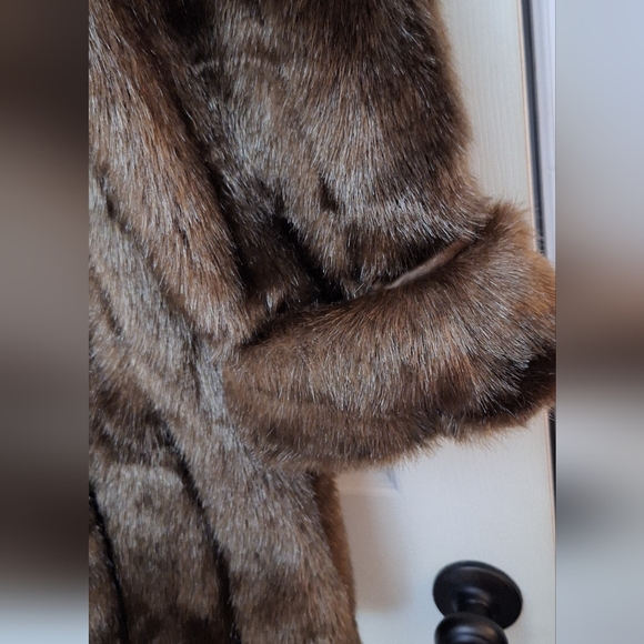 Dennis Basso Womens Faux Fur Mink Brown Coat Size Medium - Picture 4 of 6